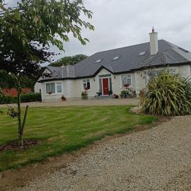 Modern Countryside apartment Killmallock Lodge, hótel í Enniscorthy