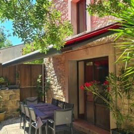 Villa Misanid écrin de verdure à 15mm de la cité de Carcassonne, hotel en Mas-des-Cours