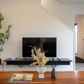 Trentham Stylish 2-BR Retreat