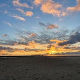 Strandhuisje Anna dicht bij de zee, hotel di Ouddorp