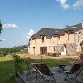 Gîte La Hulotte en Brocéliande，Saint-Malon-sur-Mel的飯店
