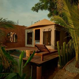 Punta Mozambique - Glamping de lujo con AC，波多埃斯康迪的飯店