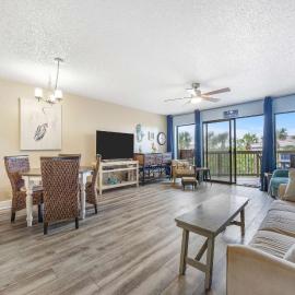 Treetop Beach Condo - Sleeps 7