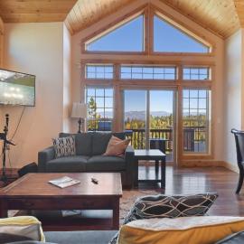 Hilltop Hideaway w Game Room & Forest Views