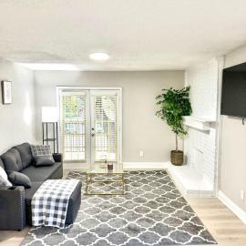 Cozy retreat 1Br 1Ba near hospital and tollway, hotel in Addison