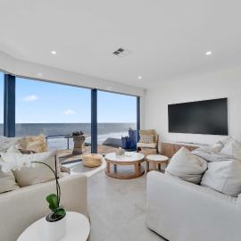 Lux Escape on Esplanade by Host Solutions