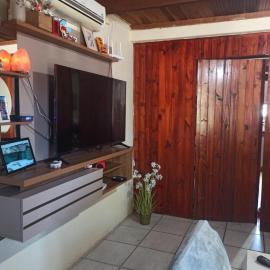 apta para cargar auto eléctrico casa verde 2 pisos, hotel u gradu 'Rivera'