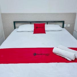 RedDoorz at Guest House A2 Near Rita Mall Tegal, hotel en Tegal