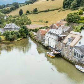 Duck Cottage - Waters Edge, Exclusive Village Location