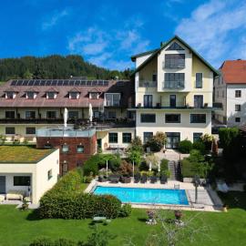 Hotel des Glücks - Landhotel Fischl, hotell i Sankt Oswald