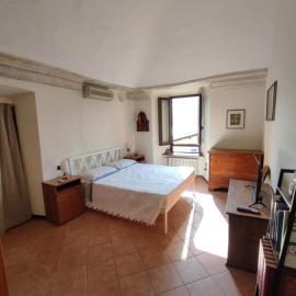 Dimora Fenni - Appartamento elegante nel cuore di Monte Isola con Wi-Fi e aria condizionata, Hotel in Monte Isola