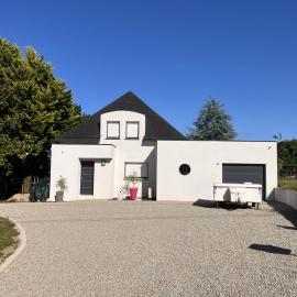 Maison entre mer et forêt, hotel a Pluvigner