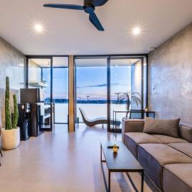 Brand new apartment with stunning sunset views, hotel in Munggu