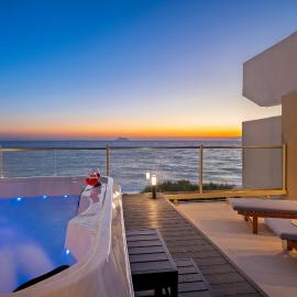 Theros Seaside Suite, hotel a Kalamaki