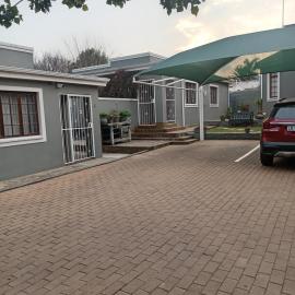Fancy Pansy, hotel a Germiston