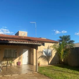 Casa tropical, hotel in Pirassununga