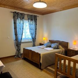 Quarto Familiar do Januário, hotel in Bilhó