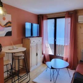 Appartement avec balcon vue montagne à Bellevaux, Hotel in Bellevaux