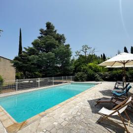 La Provençale - Piscine - Chambres climatisées