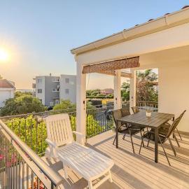 2 Bedroom Cozy Apartment In Nin