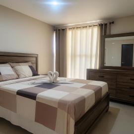 2 Bed-Sleeps 5-Private Garden-Free Parking, Hotel in Portmore