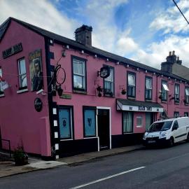 Black Toms Tavern, hotel en Tinahely