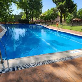 Apartamentos Fuentevieja – hotel w mieście Arbancón