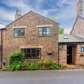 2 Bed Bowdon Cottage Free Parking، فندق في Bowdon