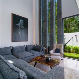 Luxury 5 Bedroom Villa - Private Heated Pool - Movie Theater - Gated Community - fits 11, ξενοδοχείο στο Κανκούν