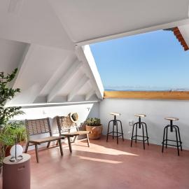 Spacious 6Bedroom House w/ Sunny Terrace in Lisbon