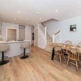 Modern 4BR New Home near Biz Park Station Pass the Keys