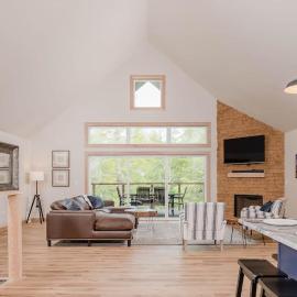 Spacious 4Br CavePoint Stay Near Dunes PetFriendly, hotel a Jacksonport