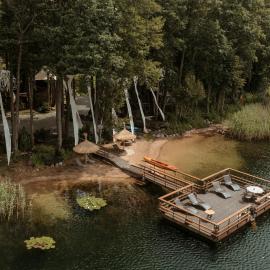 Akmenos Villas & Bungalow, hotell i Bražuolė