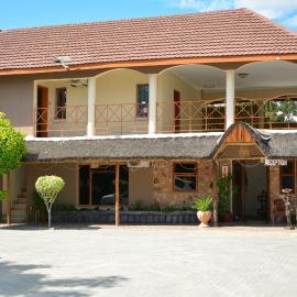 Three Tree Hotel, hotell i Maun