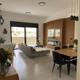 Modern 4BR Garden Apt with Park View next to Caesarea, hotel a Or ‘Aqīvāh