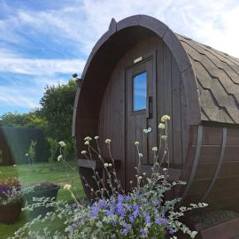 Secluded Glamping Barrel - Fire Pit - Near Kynance Cove, hotel v destinácii Ruan Minor