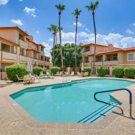 Getaway w/ Balcony & Spa: 13 Mi to Old Town