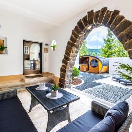 Ferienbahnhof Fichtental Bahnhofs-Apartment، فندق في Prackenbach
