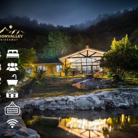 KING BED & HOT TUB in Cloud Forest Mountains with WIFI, Volcán, Panama, hotel i Nueva California