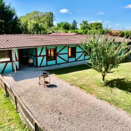 Gites de la Pyramide, hotel v destinaci Montpont-en-Bresse