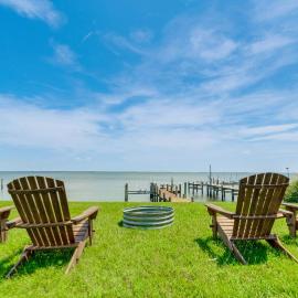 Swim, Fish & Explore! Family Hague Haven w/ Dock, hotel in Hague