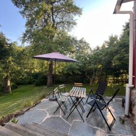 Charming Countryside Cottage, hotel a Varekil