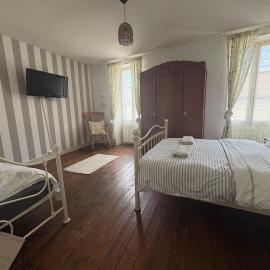 Town Centre with garden & free parking Le Dorat, hotell sihtkohas Le Dorat