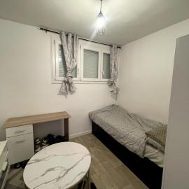 Cozy Furnished Studio near Paris, Quiet & Well-Located in Taverny, מלון בטברני