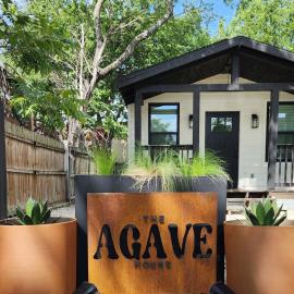 Cozy 1BR Tiny Home near Downtown and NB Rivers, hotel v destinaci New Braunfels