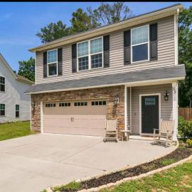 Spacious 4Bdr house 15 Mins From Parris Island and Downtown Beaufort, hotel in Beaufort