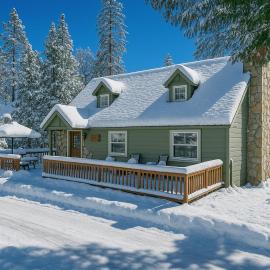 Buckeye Bear's Den-AC-Walking Distance to town, Hotel in Shaver Lake