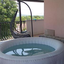Rooms with hot tub Vrh, Krk - 24028, hotel in Vrh