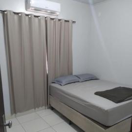 Casa prática bem localizada
