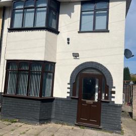 Eligant Escape, Hotel in Coseley